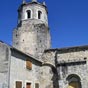 Saint-Pé-d'Ardet : L'église Saint-Pierre fut construite au XIe siècle sur le point le plus haut du village (614 m). cette église est un amoncellement d'architecture : à l'intérieur, il y a des monuments gallo-romains aussi bien que mérovingiens ou encore 